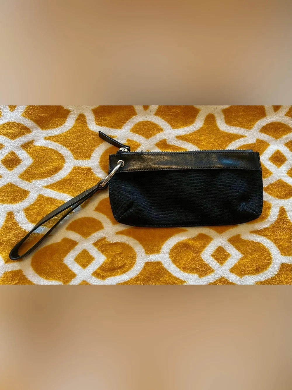 Banana Republic Black Wristlet Wallet Pouch w/ Zipper & Wrist Strap, Solid